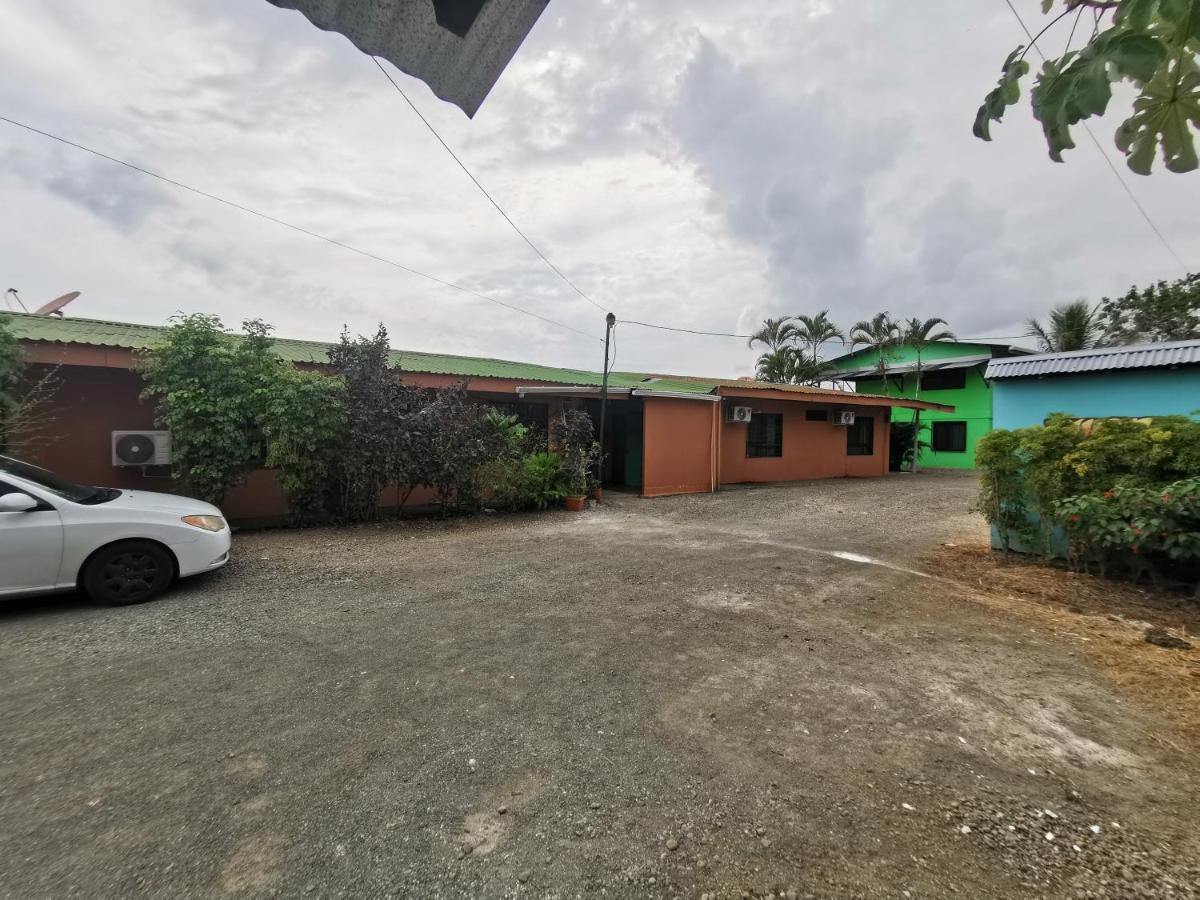Pura Natura Lodge 曼努埃尔安东尼奥 外观 照片