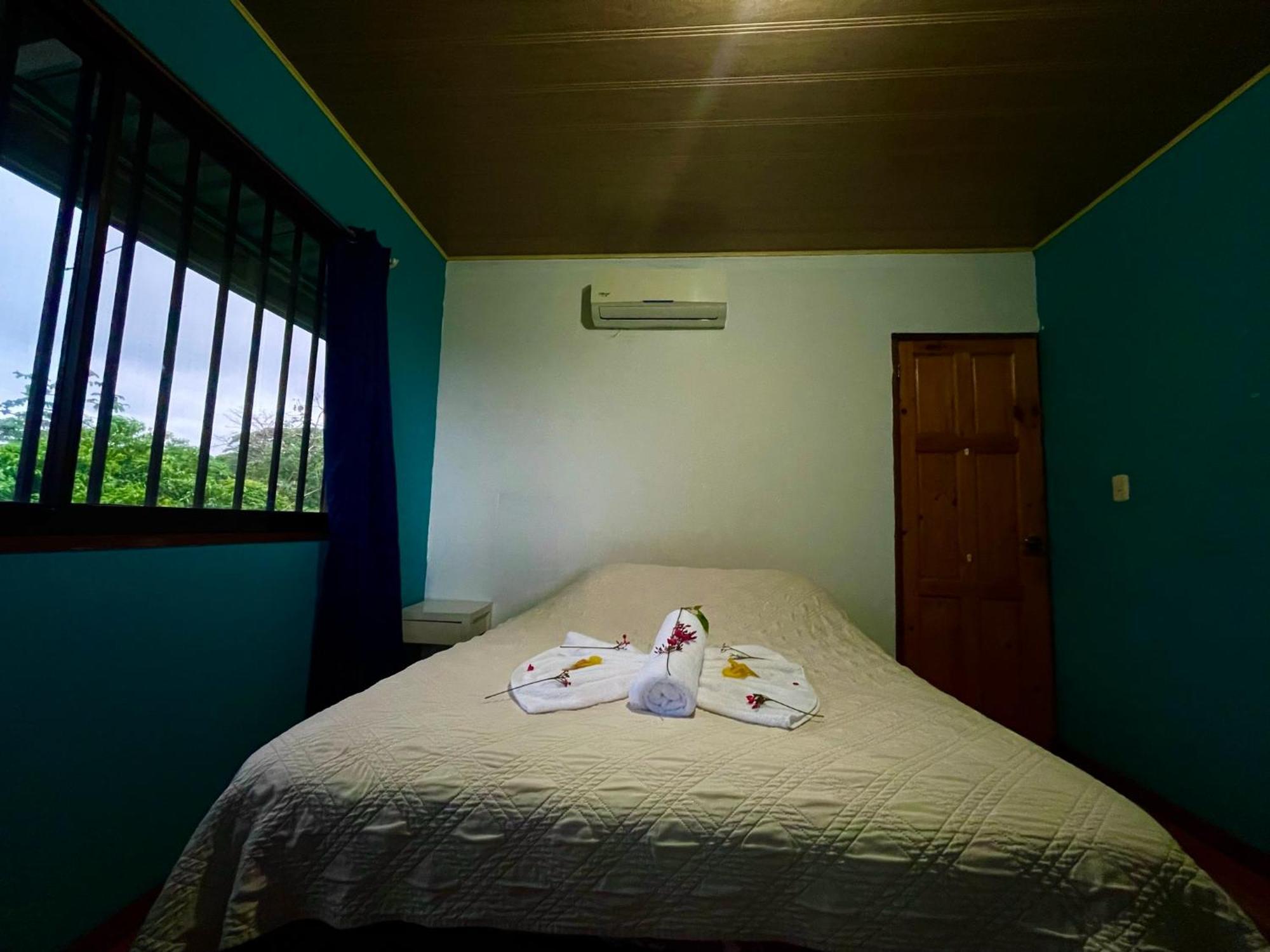 Pura Natura Lodge 曼努埃尔安东尼奥 外观 照片